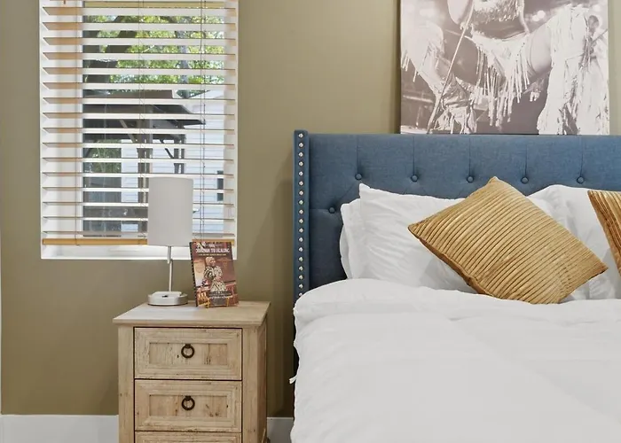 Apartment Black Gallery Solar 2br Woodlawn