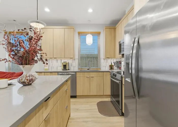 Black Gallery Solar 2br Woodlawn * Chicago