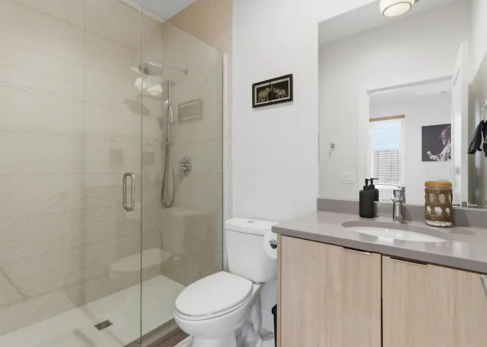 Black Gallery Solar 2br Woodlawn Apartment *